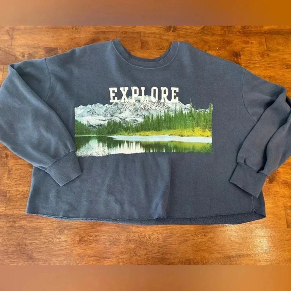 Navy cropped Explore sweatshirt Grayson Threads size Large - Picture 1 of 3